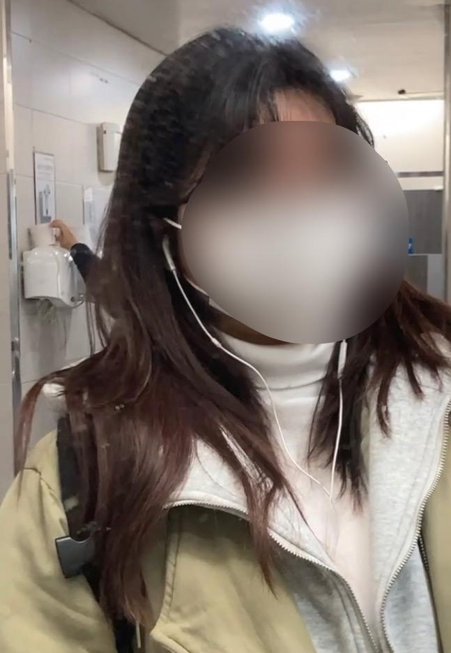 >>2 >>3 내가 탈색했어서 커트만 해달라 했는데 파마하는게 좋지 않겠냐구, 자기는 복구 펌 자신있다 하셔서 믿고 맡긴게 저 머리야…ㅠ 사진은