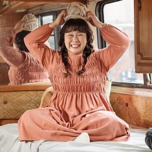 일단 원피스는 이거구 모를까봐 첨부!!! 민경언니 패션 그대로 복붙보다는 좀 더 귀엽게 입고 싶은데 고민이야 덩치가 커서인지 다 남자처럼 옷이