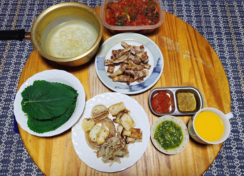 내일부터 막 먹으면 동생한테 혼내달라고 함.