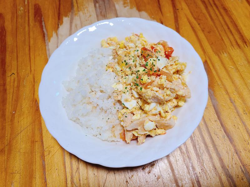 점심은 토마토 달걀 볶음.