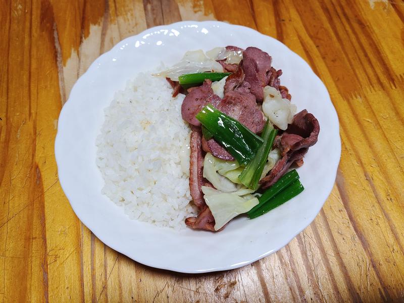 저녁은 훈제오리 야채 볶음.