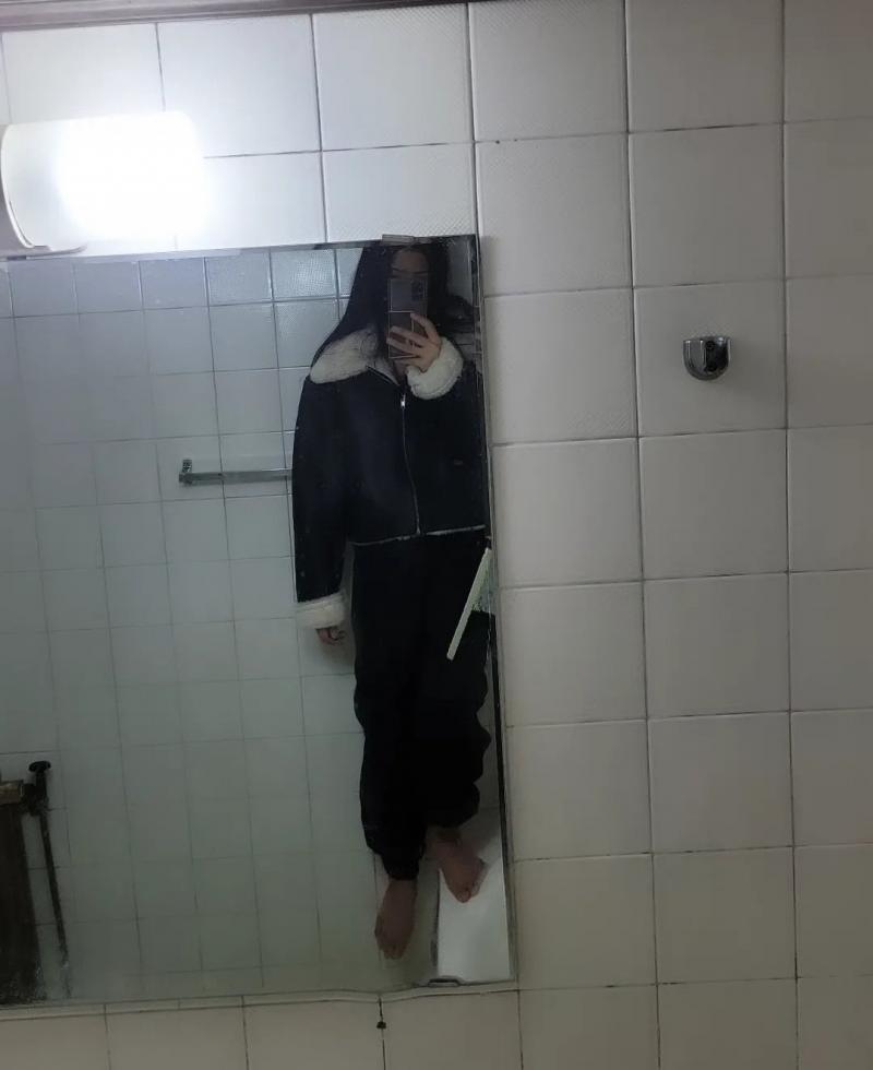 입은 후/ 뒤에 더 있움