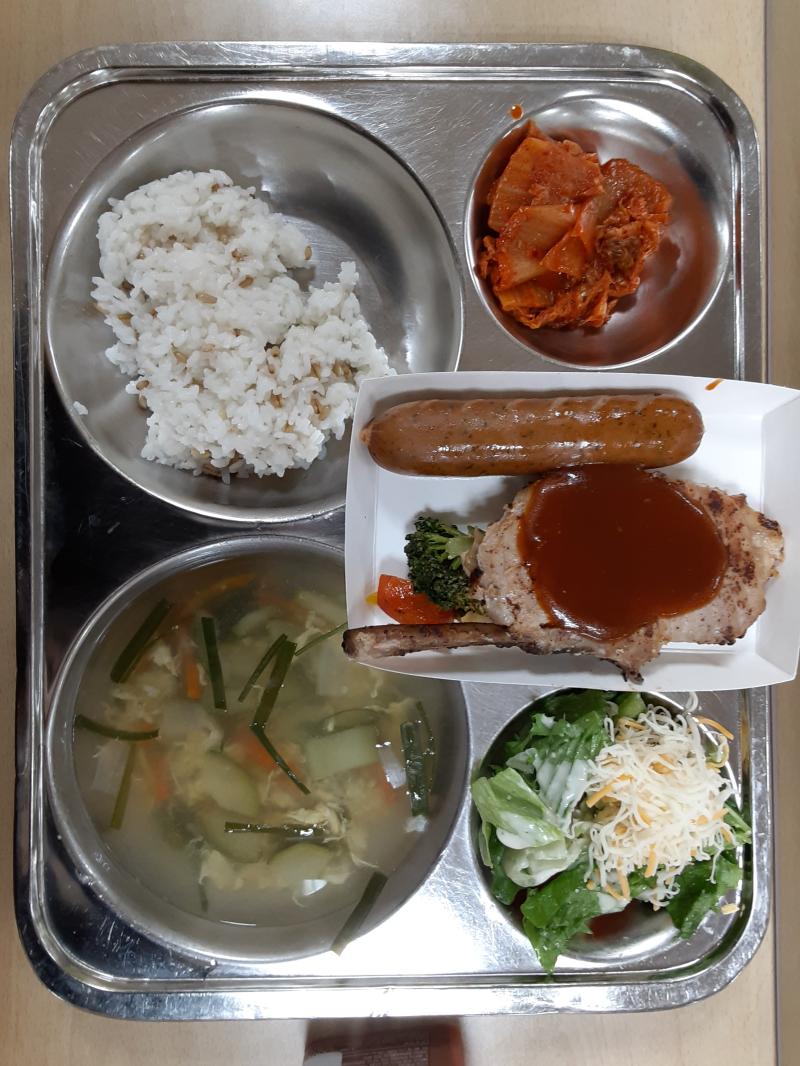 크리스마스 이브🎄 오늘 급식에 베라 나왔다 학교 사랑해...