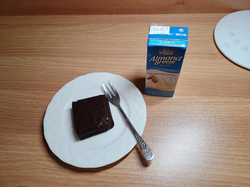 야식으로 프로틴 브라우니, 아몬드브리즈 언스위트.