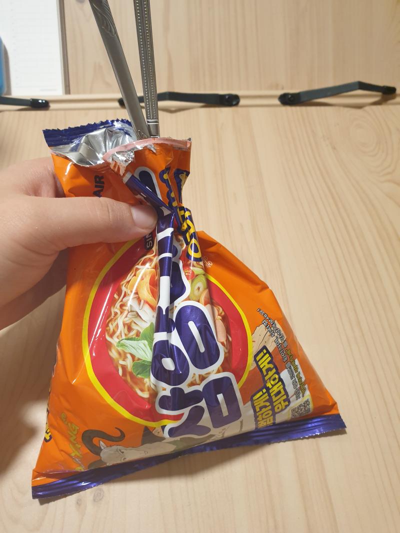 나도 야밤에 부모님 몰래 뽀글이 만듬 ㅋㅋㅋ스릴넘치고 좋음