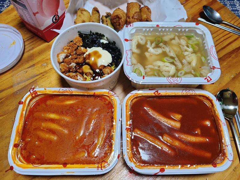 오늘 점심은 오랜만에 신전떡볶이!