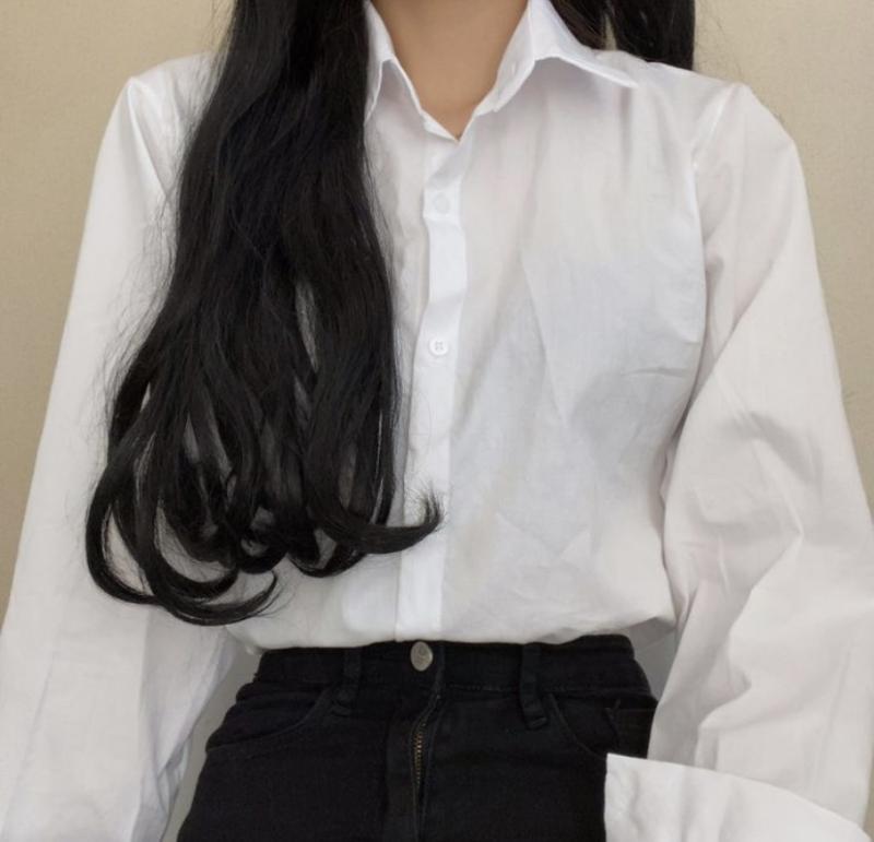 치마는 검정색으로