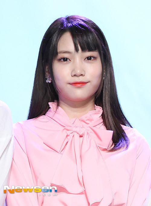 진짜 딱 얼굴형이 이렇구 광대도 있는거랑 턱 짧고 둥글기까지 한게 완전 비슷해...!