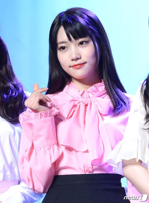 진짜 딱 얼굴형이 이렇구 광대도 있는거랑 턱 짧고 둥글기까지 한게 완전 비슷해...!