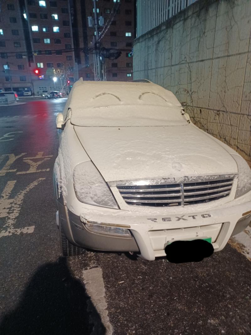 며칠 전 눈 왔을 때 찍은 거.