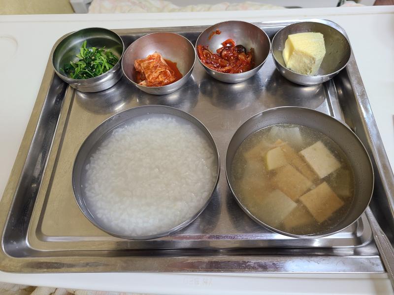 점심은 오랜만에 밥 먹음. 격하게 집 가고싶다...!!!