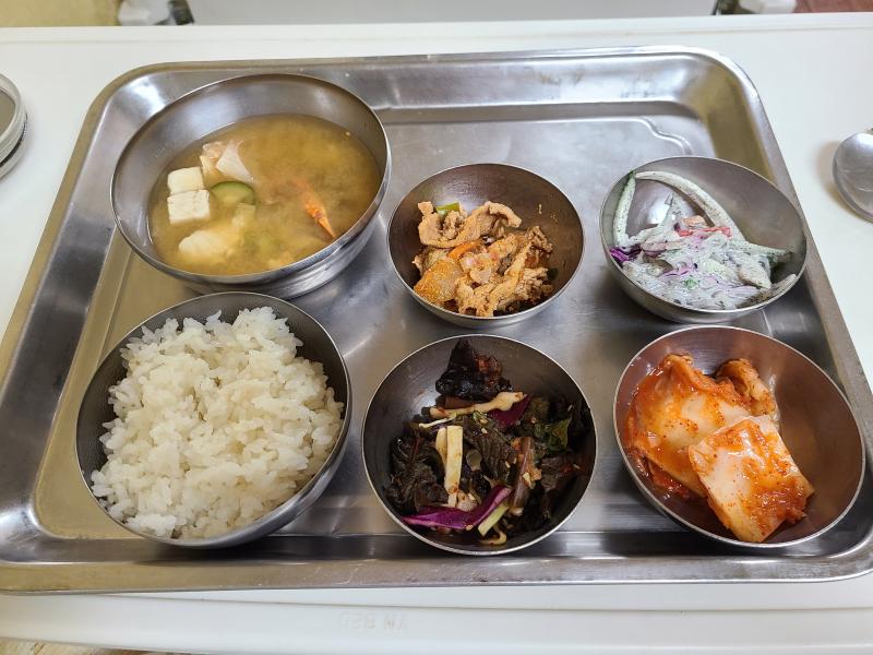 점심은 오랜만에 밥 먹음. 격하게 집 가고싶다...!!!