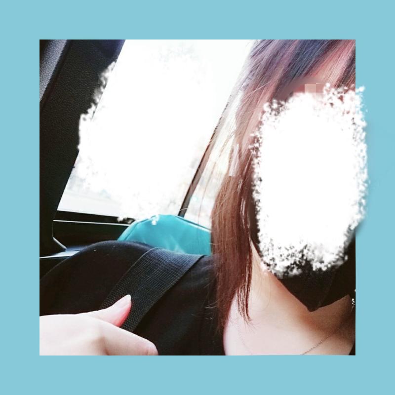 토요일이 왔지 내 나름에 잔뜩 꾸미고선 최대한 잘보이고 싶어서 열심히 꾸미고 나갔었어 그때 쌤은 출근날 아니여서 나만 끝나고 바로 뛰어왔었지 역