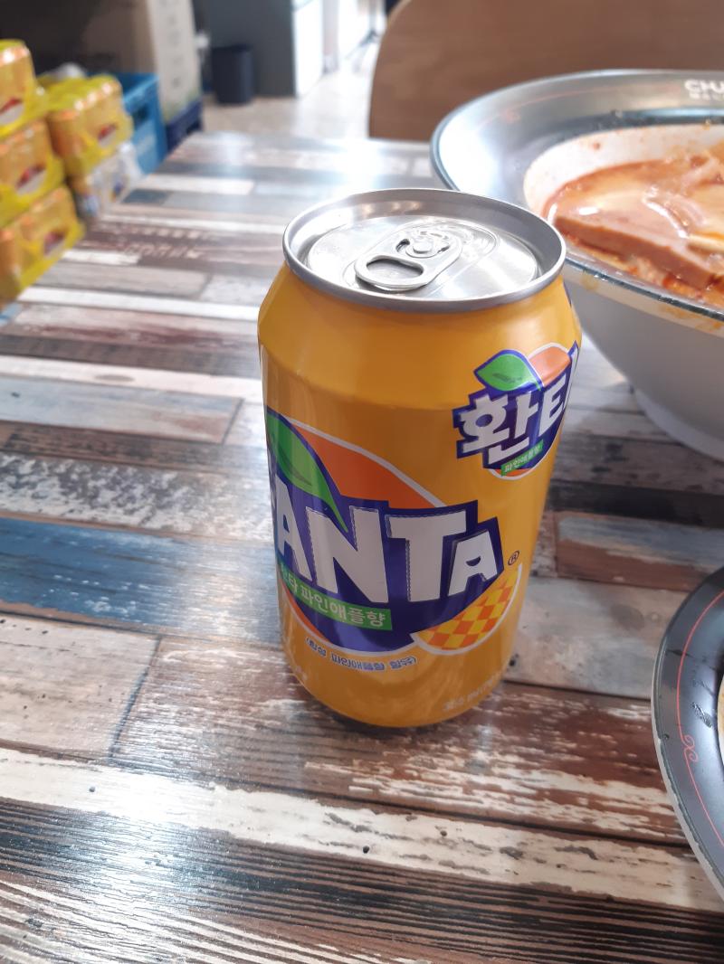 마라탕 혼밥했당 새우가 다 떨어진것같아서 숙주나물 양상추 분모자 중국당면 옥수수면 비엔나 햄 건두부 수제비 떡만 넣어먹었음ㅠㅠㅠㅠ 혼밥이라서 그
