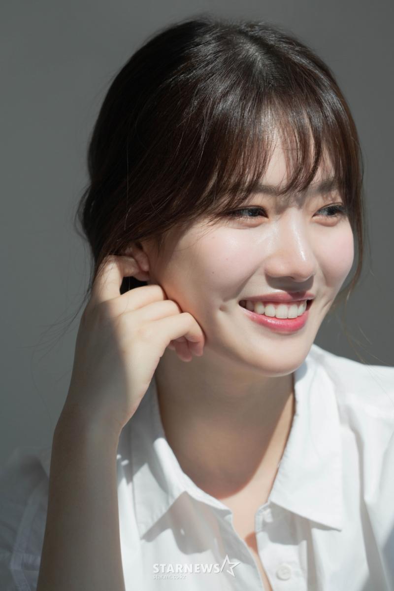아이브 리즈랑 배우 양혜지...웃는 모습 분위기 보조개까지 존똑;