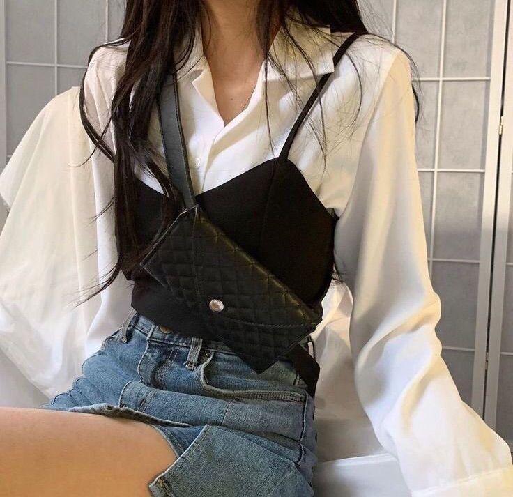 2번! 이런 종류처럼 약간 가디건같은 흰 옷에 조금 달라붙는 조끼입는거