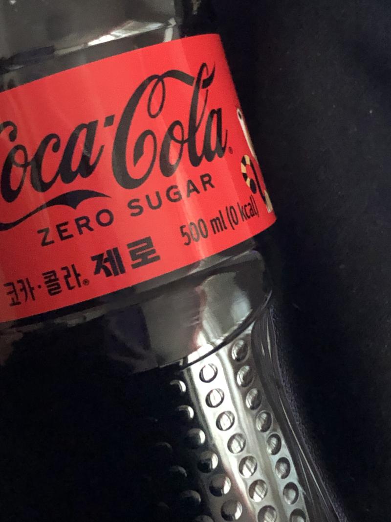 >>442 나 타로밀크랑 제로콜라 처음 먹어바~~!!! 지금 타로 밀크티 먹는 중인데 고소하고 맛있당.. 고마워 잘 마실게😭