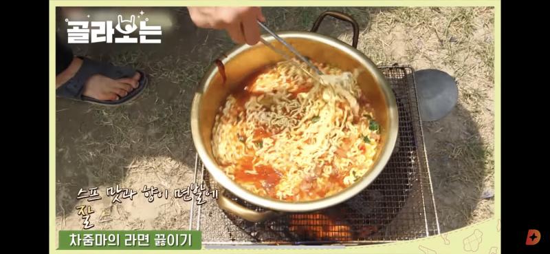 스프가 가루가 아니라 액상스프인 라면이라 많이 추려질거 같기도..
