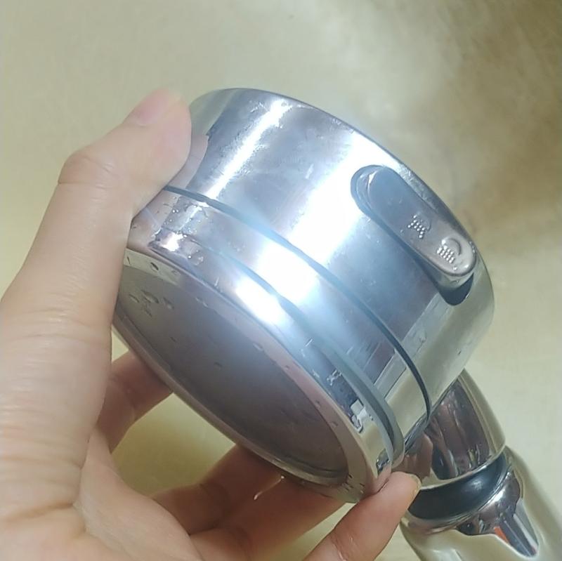 샤워기가 부서졌다. 난 정상적으로 사용했는데 갑작스럽네…
