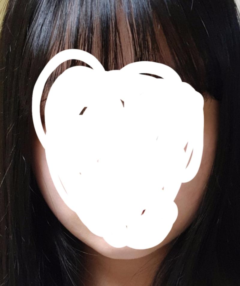 앞머리 기름 심해서 좀 떡졌어 미안ㅠㅠ 평소에 첫번째로 하고 다니는데 가끔 머리 뒤로 넘기면 두번째처럼 똥그래ㅠㅠ ㅣ약간 네모같기도..