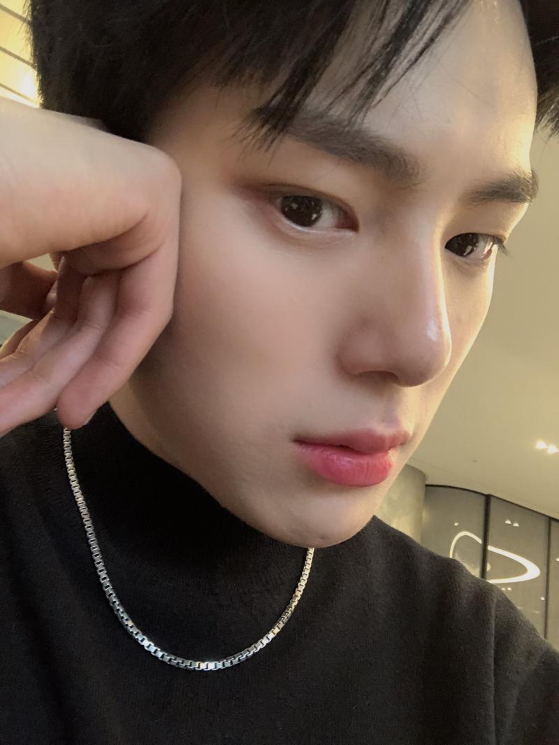 스레드 전체보기 하면 누워서 힝구된 애기가 얘임. 이런 각도에서도 살아남는다고 올린 사진이 얘임. 존잘. 갤러리 휙휙 과거로 가다가 발견해서 올