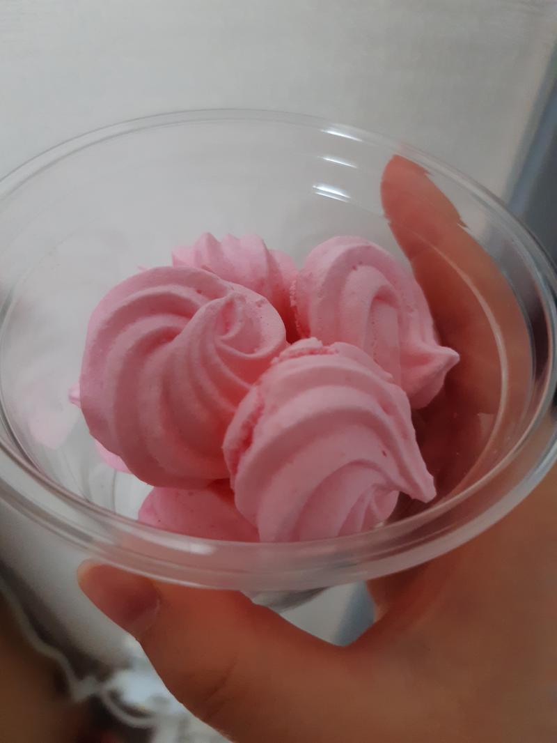 미친거아냐...?? 집앞 베이커리에서 샀는데 개맛있음 미친듯이 흡입중이야...전에 사먹었을때는 만드신분이 뭔가를 잘못하셔서 그런가 식감이 걍 마
