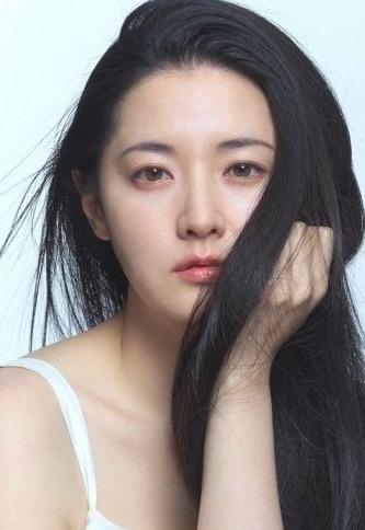 왼) 꼬막눈 막힌눈 오) 트인눈 시원한 눈 꼬막눈이고 막힌눈이라고 해서 다 못생긴 건 아님 트이고 시원한 눈도 화장 잘못하면 답답해보이고 꼬막눈