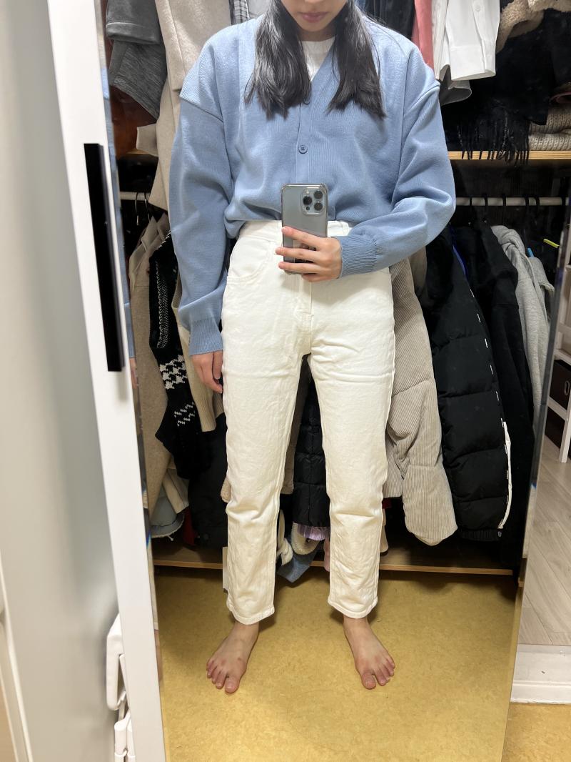 >>5 >>7 일단 연청 흑청 백....청?? 하얀바지 세개 다 입어봤어!!! 내가 사진 진짜 못찍는점 유의...^^