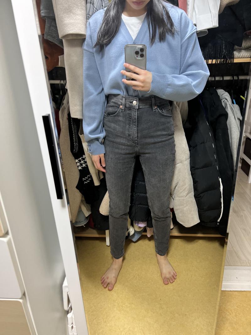 >>5 >>7 일단 연청 흑청 백....청?? 하얀바지 세개 다 입어봤어!!! 내가 사진 진짜 못찍는점 유의...^^