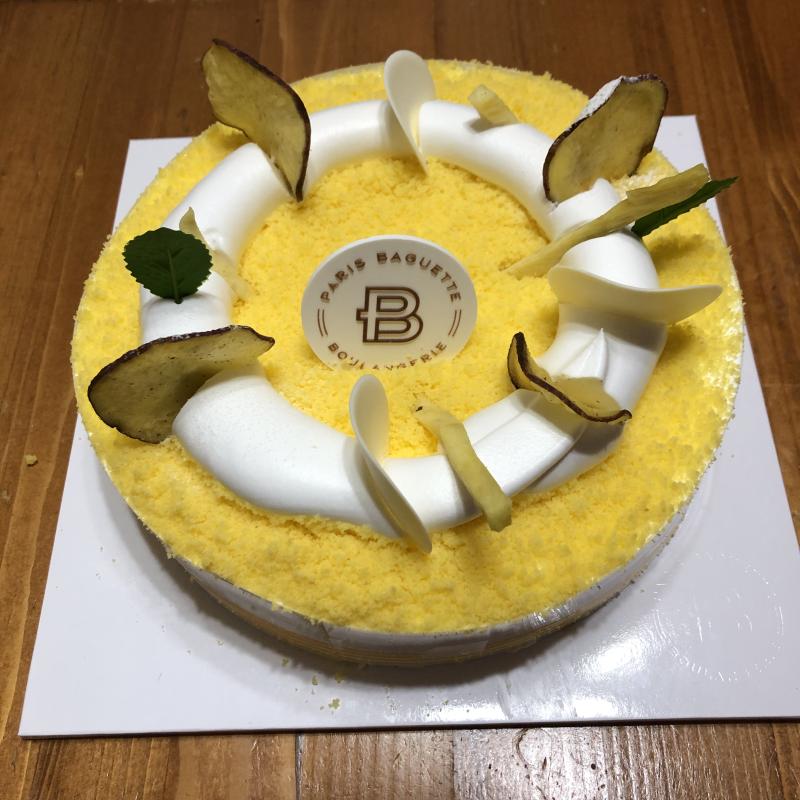 언젠가의 내 생일에 먹은 고구마 케잌. 내가 고구마 별로 안 좋아해서 그런지 별로였다. 고구마 맛탕이랑 고구마 튀김, 고구마 무스는 먹음