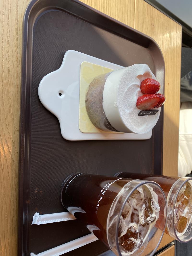 아침부터 놀러나왔다~ 아침은 아닌가..? 음.. 오늘은 사실 고민상담 좀 하려고 만났어 ㅋㅋ 별 건 아니고 그냥 내 인생에 대해서? ㅎㅎㅎㅎㅎㅎ