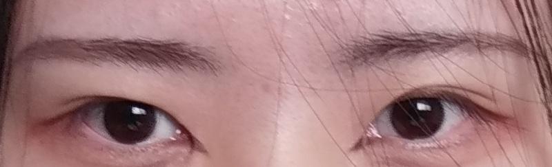 나 쌩눈이 첫짤임... 원래 짝눈끼 있었는데 쌍수하고 나서도 여전히 짝눈이고... 집에 있다가 유튭보고, 갑자기 필 꽂혀서 앞트임 눈화장을 해본
