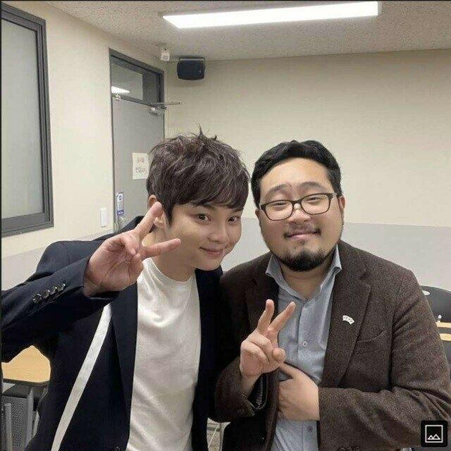 최현우 45살(왼) 김준표 27살(오)
