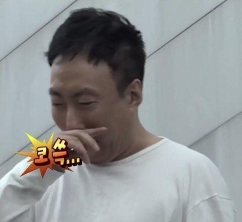 취향판에서 나랑 취향 같아서 앵커걸고 쌍둥이냐고 주접 했는데 과거의 나였음 그 뒤로 점 세개를 눌러보는 버릇이 생겼다