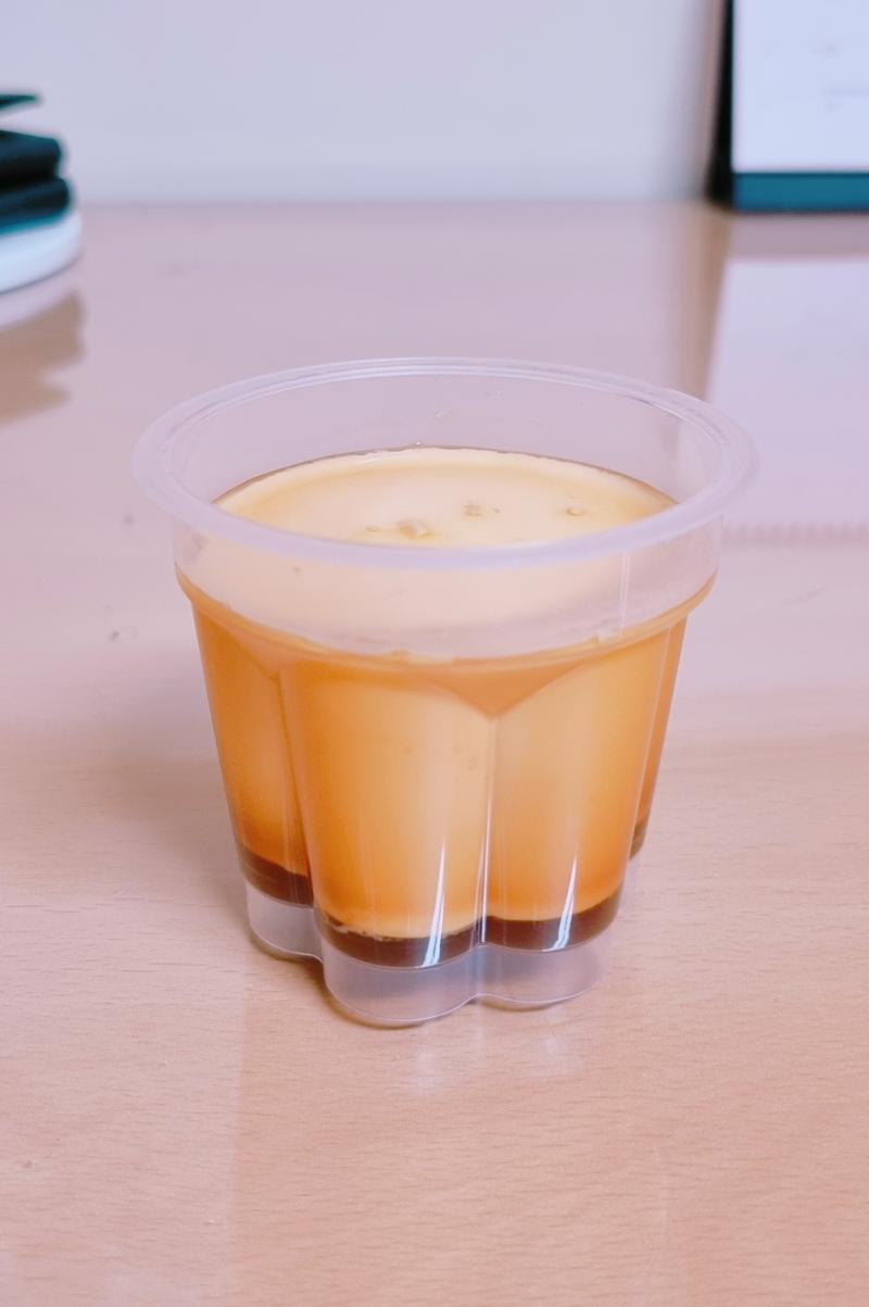 주디마리 문익점 푸딩 룸메 언니랑 공구했음 통을 조금만 건드려도 부들부들하게 흔들리길래 굉장히 연할 줄 알았는데 생각보다 쫀쫀탱탱하더라 캬라멜시