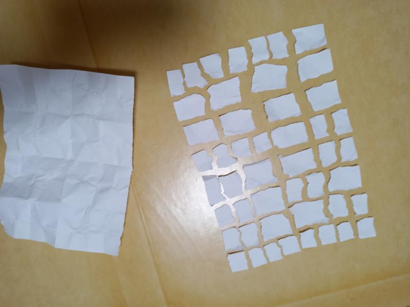 접힌 선을 따라 한땀한땀 찢어본다 ....... 총 73조각이다 >>32 이제 무엇을 할까? 1. 다른 이면지로 빙고게임을 한다 2. 다른 이면