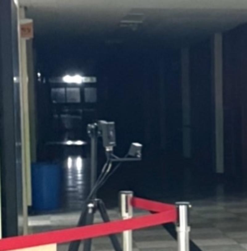 이건데 여기 찍으면 항상 하얀색이 양팔올리고 헤-한 표정?으로 이쪽 보고있는거처럼 찍힌다 근데 반대쪽은 전혀 그렇게 안찍히고 사진 저거 밝히 되