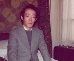 사가와 잇세이의 어린 시절과 성인때 사진이야. 애기들 사진에서는 왼쪽이 잇세이.
