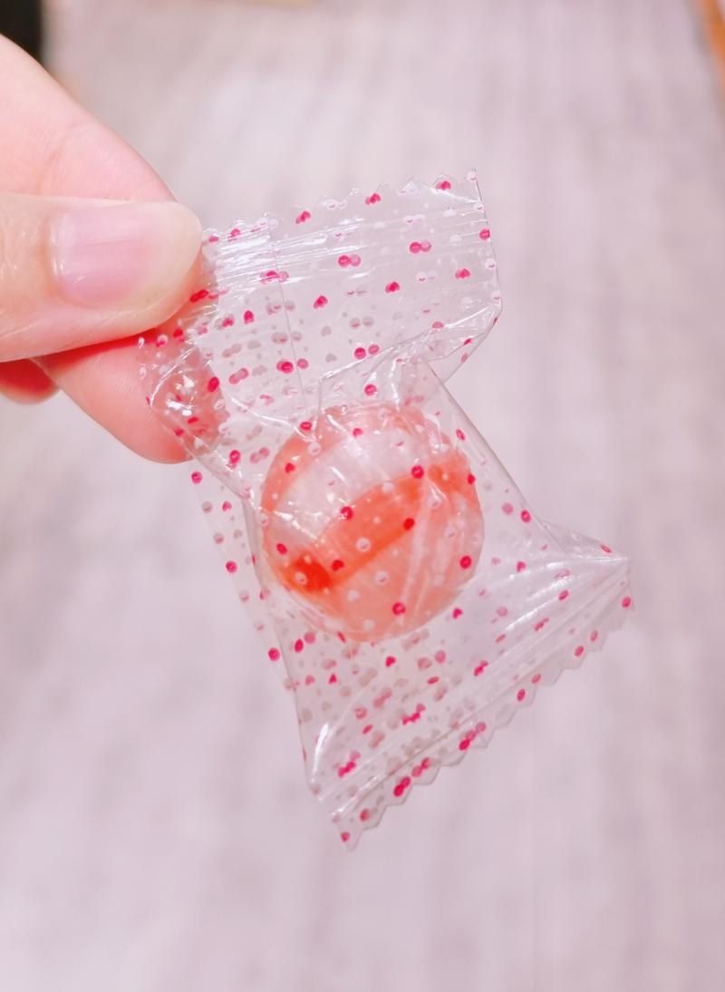 오늘 도착하니 룸메 언니들 저녁 먹으러 나갈 준비 하길래 냉큼 따라가 맛집에서 식사함 카레 우동 최고였고 나올 때 카운터의 사탕이 알록달록하니 