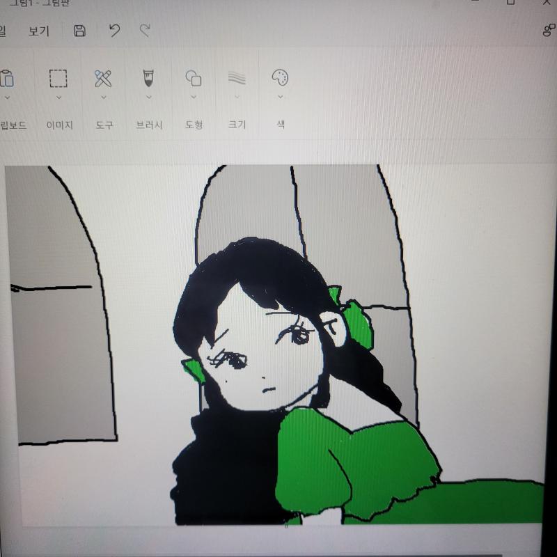 움냠 노트북은 그림 그리기엔 별로인걸로~ 터치패드는 그나마 나을줄 알았는데 폰에 손가락으로 그리는게 더 낫겠당 어쩌면 그냥 내가 못 그려서일지도