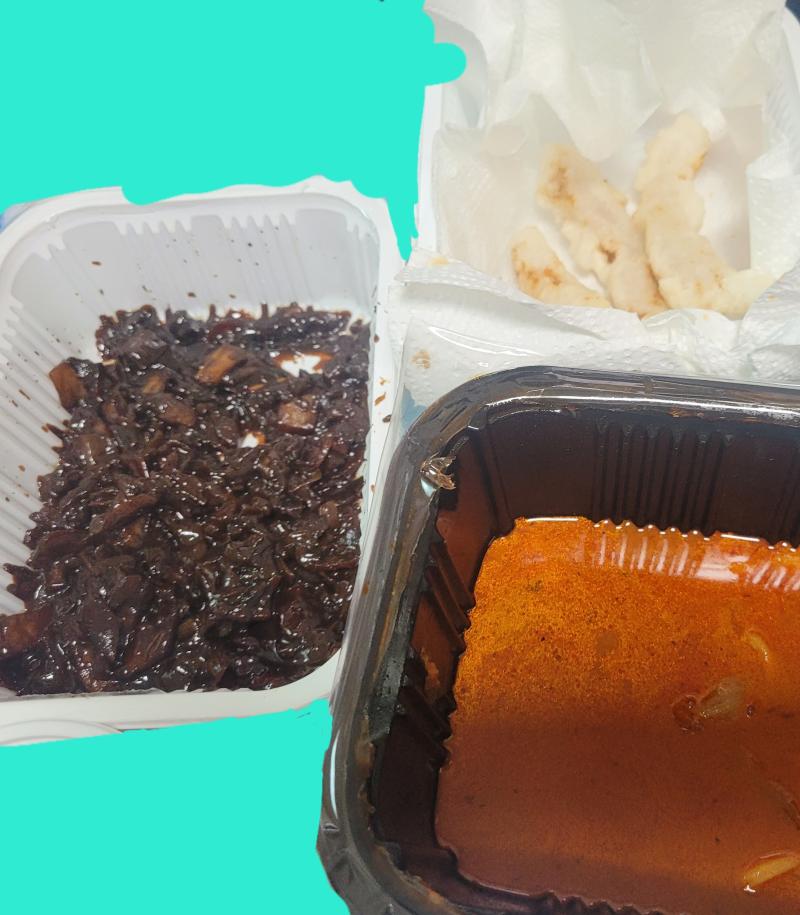 일단 바퀴벌레 조우 당시 음식 남은 정도.. 얼마 안남아서 더화나.. 시킨건 짜장 짬뽕 탕슉 세트.. 사진은 다음에 보여줄께. 묶어서 보여주면