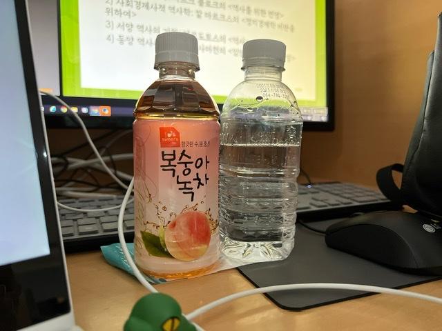하 정말... n호선 n0대들에 대해 왜 편견이 생기는지 알게 된 통학이었음 할많하않 다사다난한 등교였다 ㅇㅇ관은 올 때마다 담배 냄새가 너무 