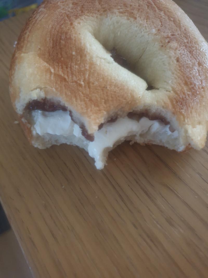 이거 두개 겹쳐놓고 먹은 거 아니거든..? 어쩜 저렇게 입 모양이 딱 맞아떨어지지?? 누가 보면 따로따로 먹은 거 아닌 줄 알겠다ㅋㅋㅋㅋㅋㅋㅋ