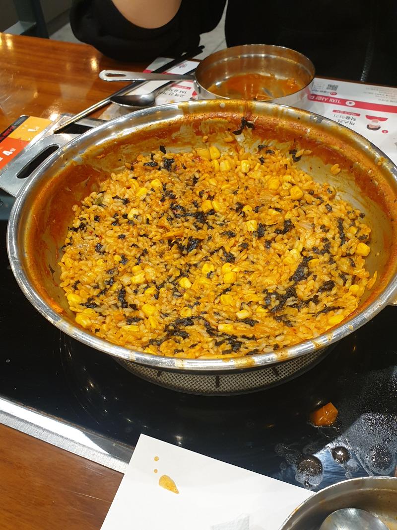 볶음밥 딱 봐도 미쳤지?! 진짜 오졌어!! 나름 국문관데 표현 이정도밖에 못하는 거 실화야?? 저렴이 입이다 증말ㅋㅋㅋ큐ㅠㅠㅠㅠ