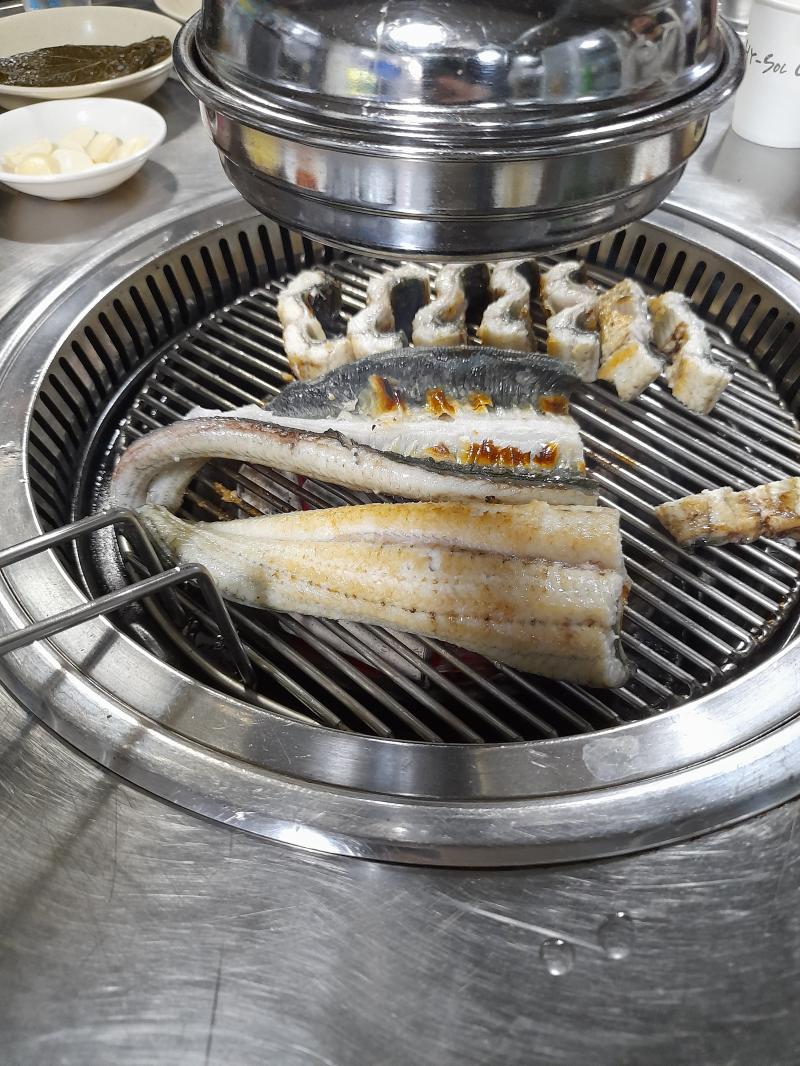 장어 먹으러 택시타고 장어집 옴