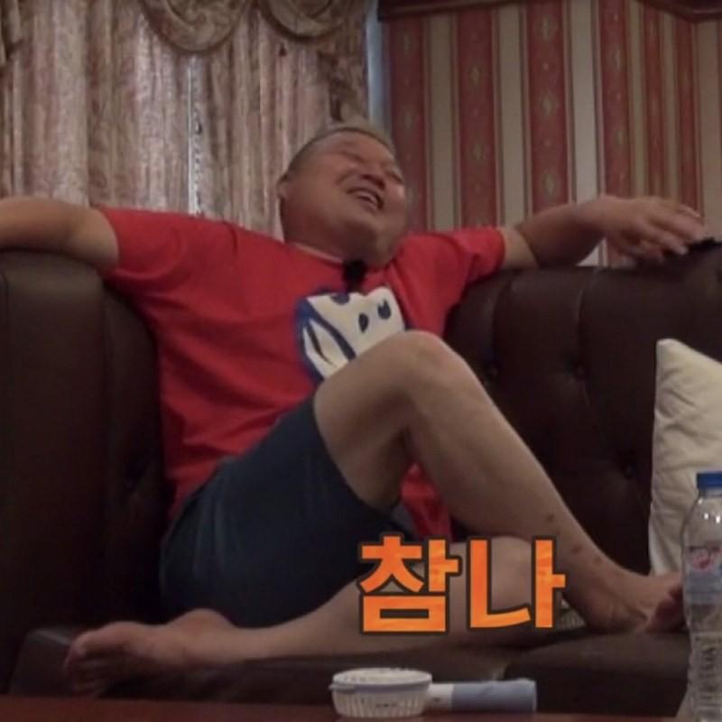 감자가 막 하 촤 왜 자꾸 나한테 관심 줘? 촤암나 이러고 있으니까 주장짱친이 나한테 네가 저번에 왔을때 걔네가 너를 동아리 회원인줄 알았나보지