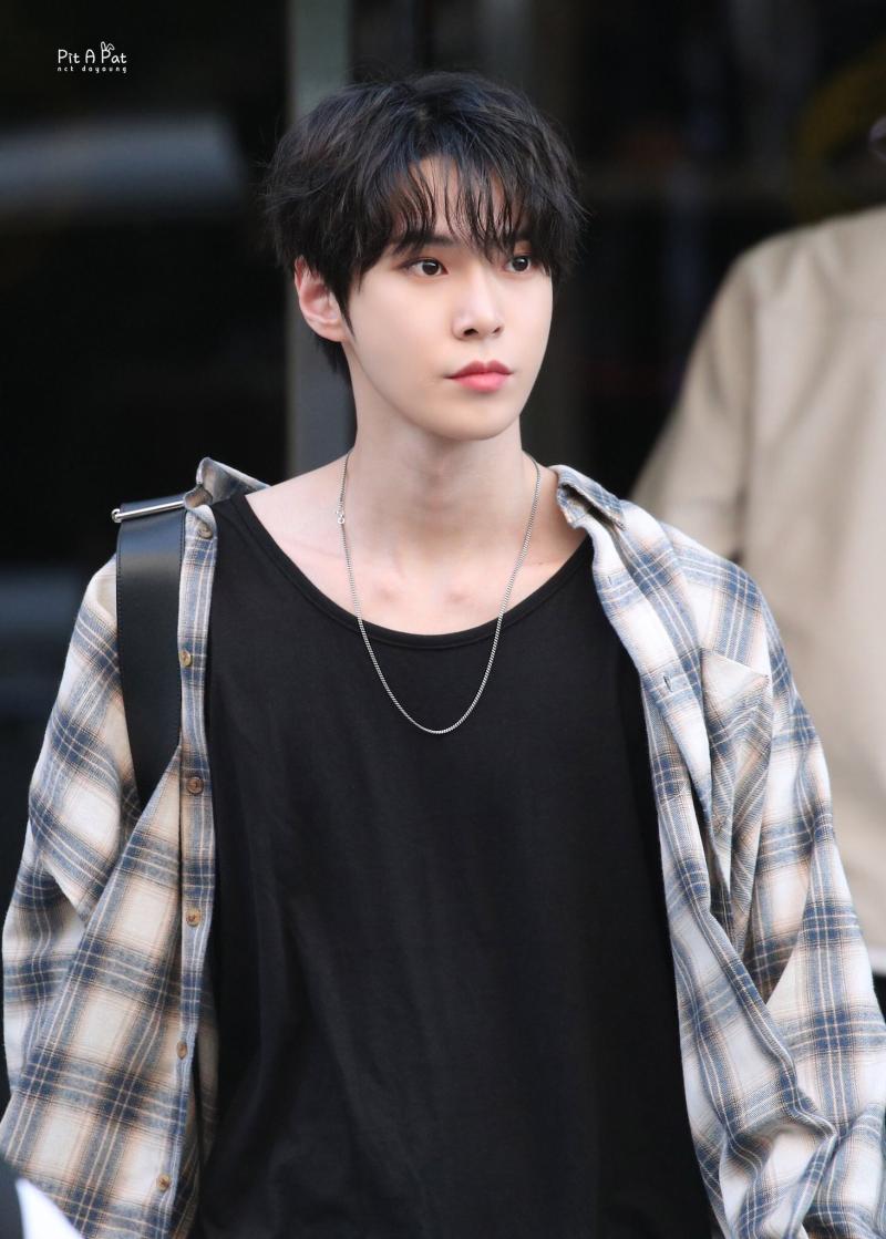 김도영... 말랐는데 어깨가 진짜 완전 떡 벌어짐...