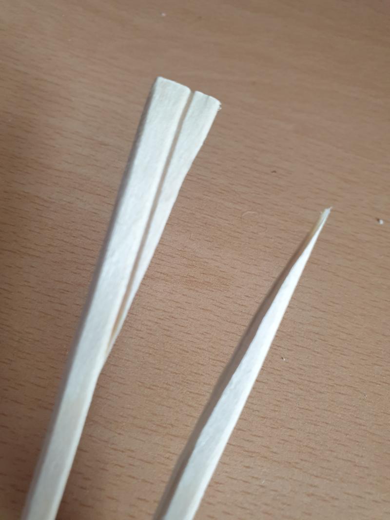 이야.. 젓가락 참 뭐같이 부러졌다 이게 마지막 젓가락이라 편의점 가서 얻어오든 해야겠다 아니 근데 원래 김치알밥 컵밥 원래 이렇게 비주얼 구려