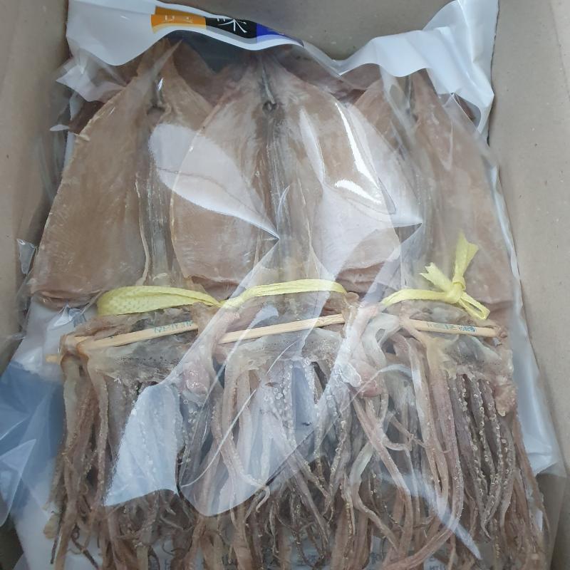 오늘은 7시에 일어나서 아이스크림 먹고 다시 잠들었다 지금 일어났는데 오징어가 왔다 오징어 뜯으연서 YOU 인지 뭔지 봐야지 룰루