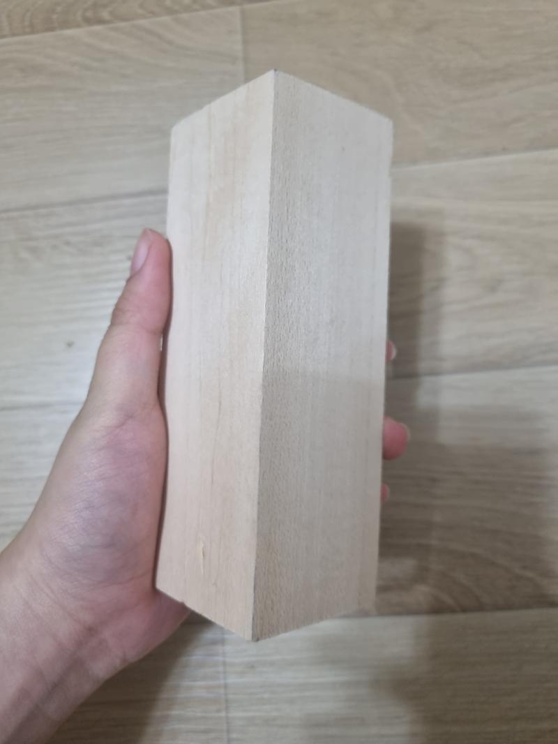 일단... 나무조각은 큰게 없더라고. 그래서 작은걸로 샀어. 그래서 만들 수 있는 조각이 한정될 것 같아. 켄타우로스 같은건 꿈도 못꾸겠지...